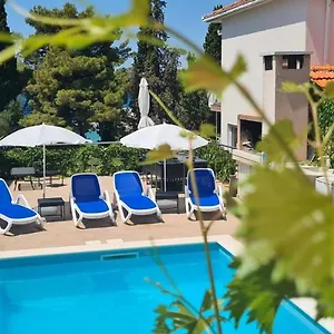 apartments-villa-natali.hotels-in-trogir.com/