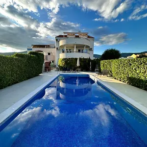 apartments-villa-rose-kastela.hotels-in-trogir.com/